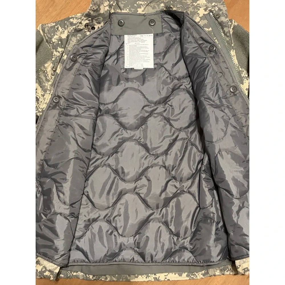 US Military M-65 Rothco Cold Weather Universal Digital Camo Field Coat Jacket M